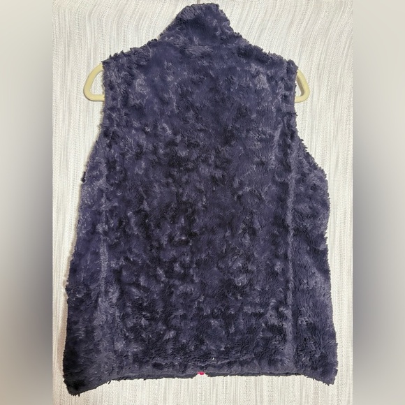 The North Face dark purple reversible vest with mossbud lining and pink Accents - Picture 4 of 5